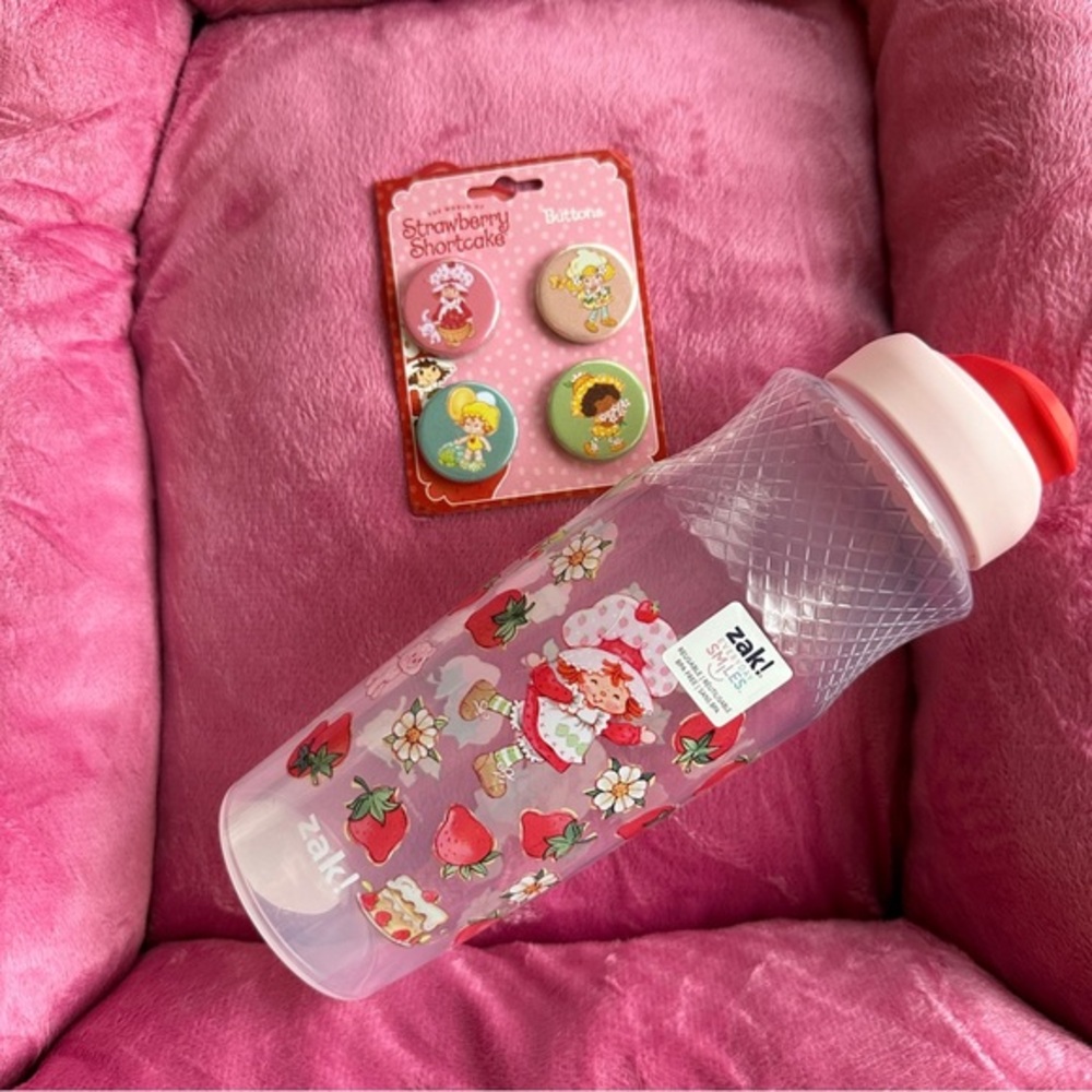 🍓🍰Strawberry Shortcake Water Bottle & Pin Bundle Set